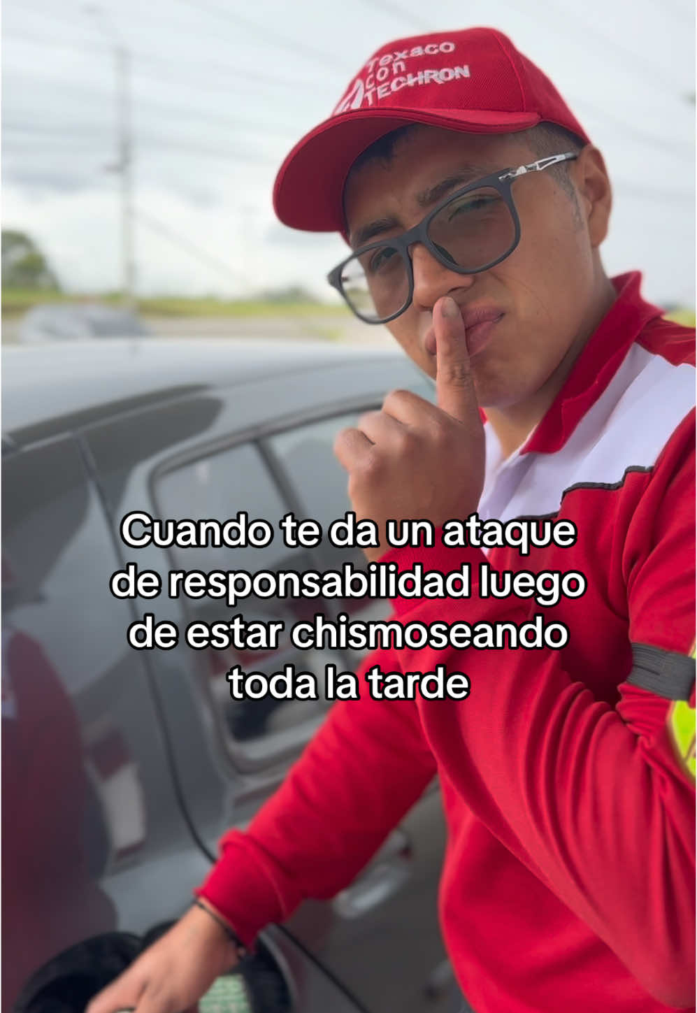 Después de chismear toda la tarde, te pega el ataque de responsabilidad y ahora sí: ¡a trabajar en serio! 😅💼 En la estación de servicio, el humor y la productividad siempre van de la mano. 😂⛽ #Popayán #Humor #TrabajoEnEquipo  #Colombia