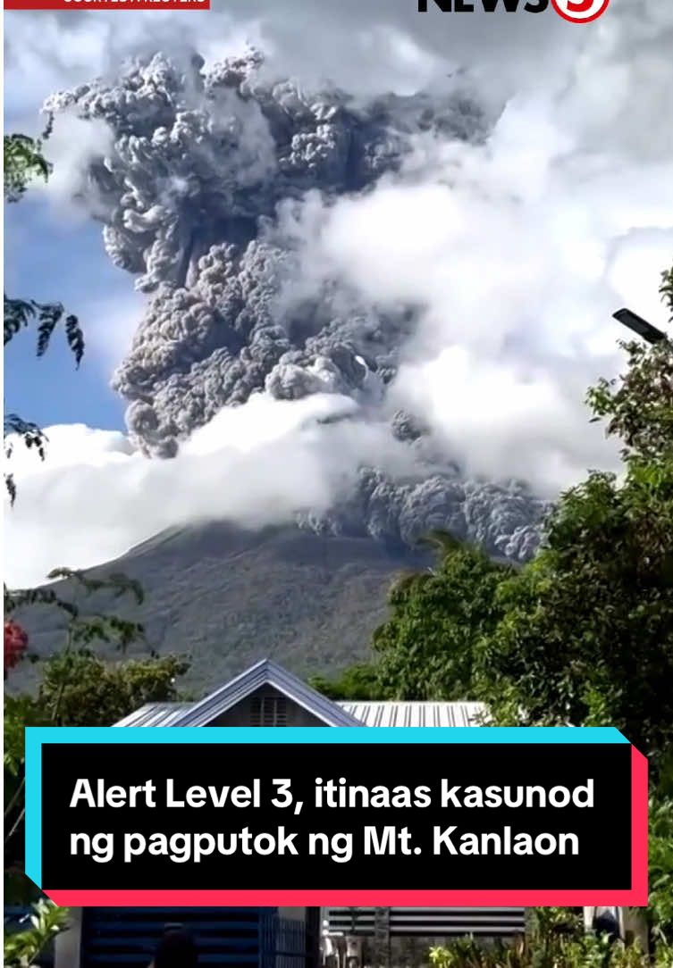 Itinaas na sa Alert Level 3 ang Mt. #Kanlaon sa Negros Island matapos itong pumutok ngayong Lunes, December 9. Maraming residente na ang lumikas at sinabihang mag-ingat sa mga posibleng lahar at ash fall. #News5