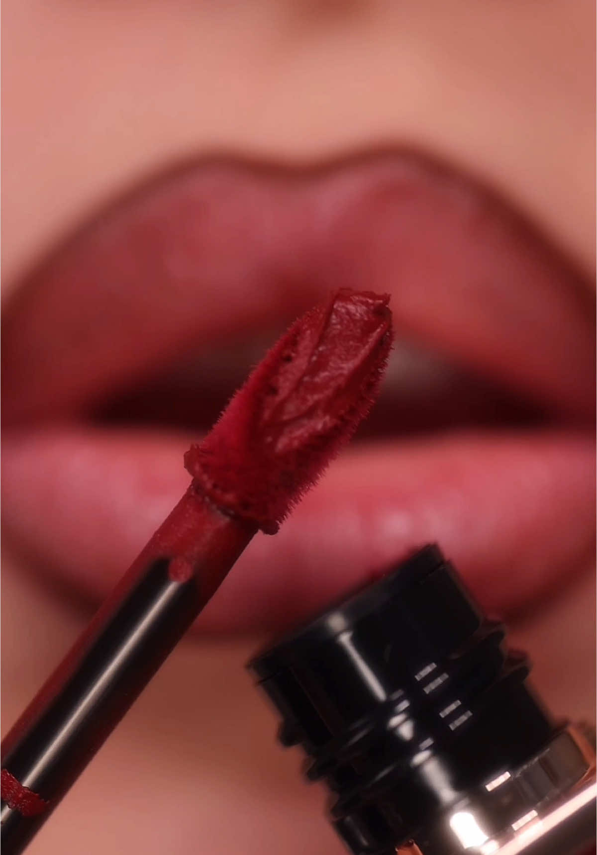 Crimson🌹💋 @Anastasia Beverly Hills  . . #anastasiabeverlyhills #abhlipvelvets #lipvelvet #redlips #liquidlipstick #makeuptok #makeupvideo #lipswatch 