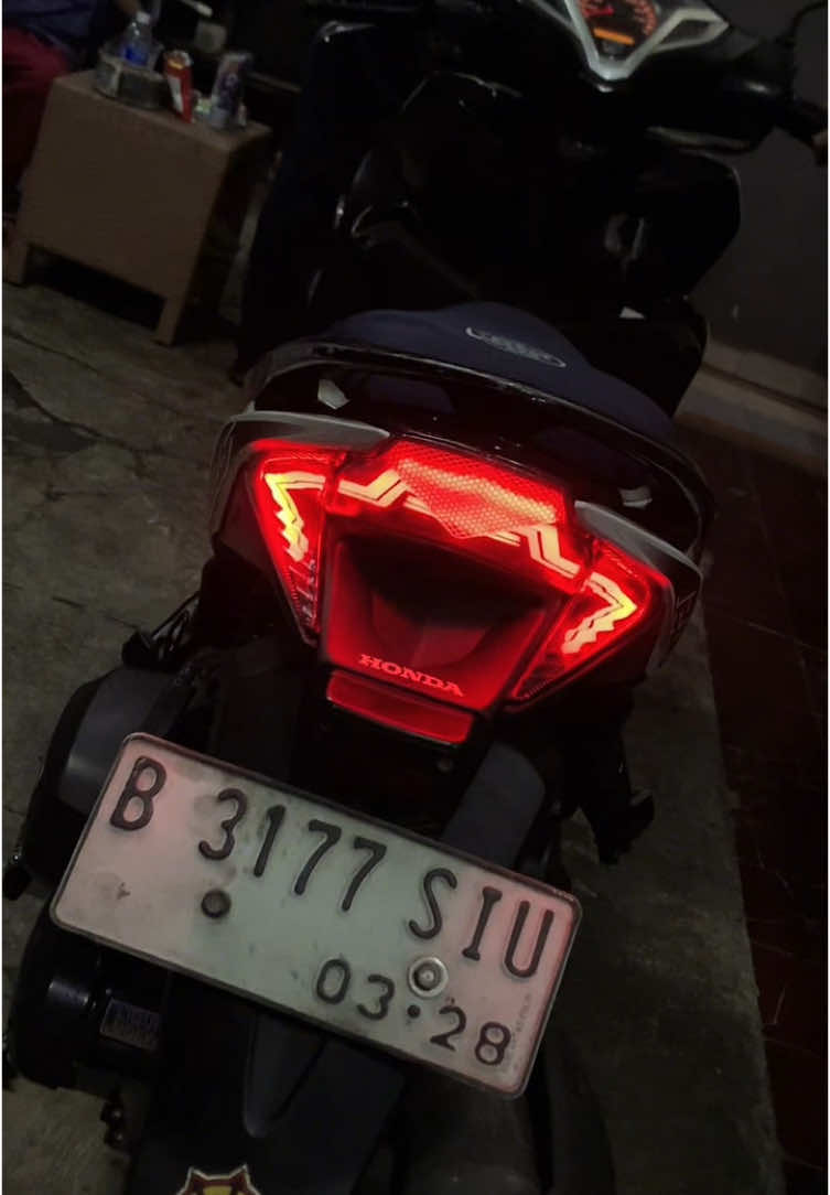 Done Stoplamp Lazzy Vario 125 Old kzr , Gimana gais Ganteng Kan🤩🥵 Untuk Kalian yang Mau seperti ini Bisa banget Mampir Ke garasi bunda ya gais Dm instagram / Whastsap Garasibunda 🙌🏼 ⚠️Mau pasang BILED  dan part keren yang berkualitas dan bergaransi yuk datang ke workshop kami!😊 📢 Melayani pemasangan & service :  ▶️ Projie biled / pampu variasi ▶️ Extra fan  ▶️ Service ringan/besar ▶️ Service perkabelan  ▶️ Perawatan  Konsultasi dan pemesanan dm atau chat ke nomor Whatsapp yang ada di bio! 👌 ✅menerima jasa instalasi dan perbaikan lampu biled / projie untuk berbagai jenis motor dan mobil Our whatsapp : 📲 ( 0821-1808-6747 ) 📍location : Gang Bumi Pan Mas IV No.33, RT.1/RW.17, Pancoran Mas, Pancoran Mas, (KOTA DEPOK)  Our Social Media  Instagram: @garasiibunda Tiktok:@garagebunda Facebook:@GarasiiBunda  marketplace :  ✅ shopee : garasibunda  #miosportythailook #miosporty yamaha #yamahamio #vario #aeroxmodifikasi #modifikasiaerox #variomodifikasi #biled #aerox155 #pasangbiled #reelsinstagram #biledprojector #fyp #variomodifikasi #click150 #biledmotor #beatindonesia #beathedon #garasilampubiled 