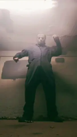 HOLD ON‼️😎🙏😭😭😭 #fypシ #foryou #tripout #funnyy  #foryoupage #trending #michaelmyers #tripoutdance #trippingout #viralvideos #michaelmyersofnewyork 