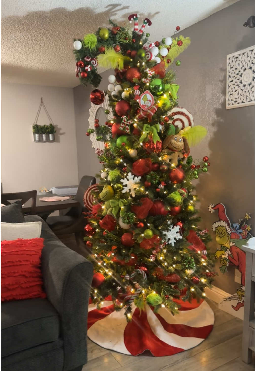 🎄💚 #grinchmas #grinchtreedecor #xmastree #christmas #grinchtok #grinch