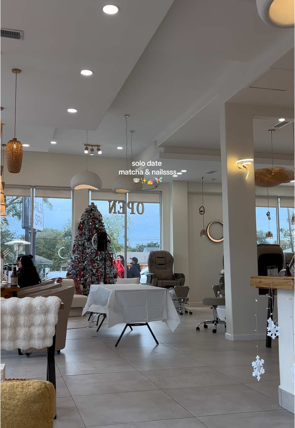 love me some me time 😌✨ @ensohtx #naildate #nailday #cherrymochanails #fallnails #winternails #houstonnailtech #matchadate #ensomatcha #thingstodoinhouston #houston #solodate #momday #momdayinthelife #nailinspo #holidaynails #fypage 