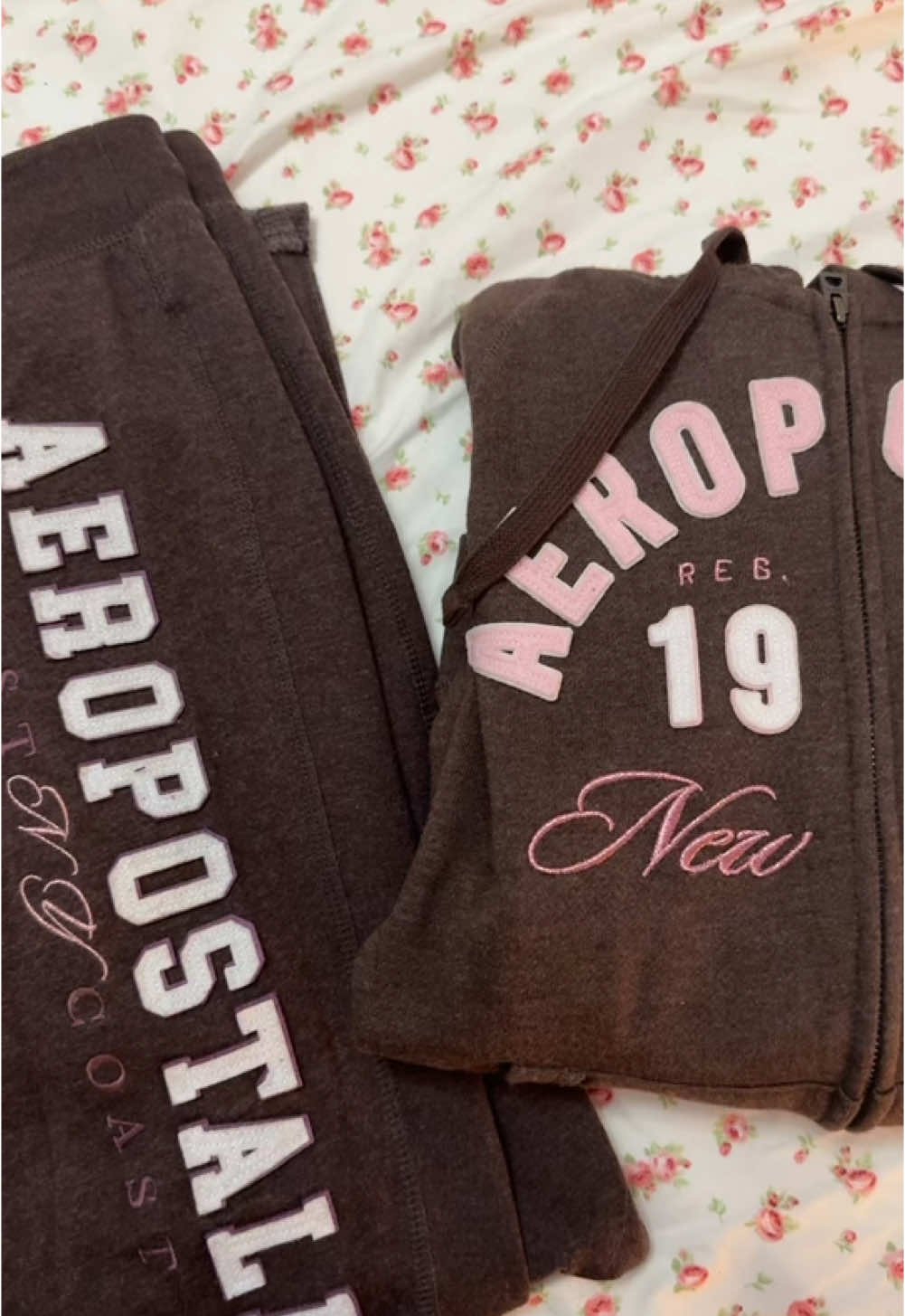 the cutest track suit 🎀🤎 #y2k #mcbling #early2000s #coquette #ootdinspo #aeropostale 