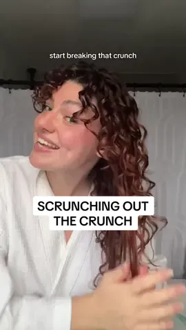 the power of scrunching out the crunch >>> this is the best part of wash day!! using my fav OLAPLEX Nº.7 Bonding Oil 🤍✨ @Olaplex  #OLAPLEXPartner #OLAPLEX #sotc #scrunchoutthecrunch #scrunchingoutthecrunch #crunchycurls #curlcast #curlyhairtips