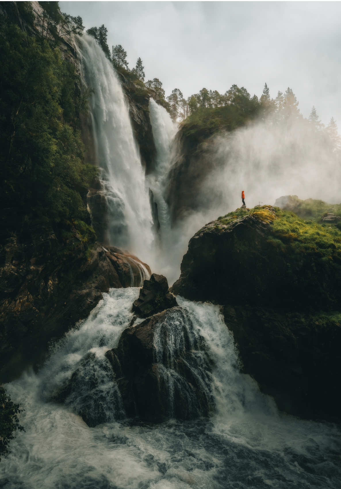 … but bro forgot to check the weather forecast 🙈 | 📍Norway 🇳🇴 | 📷 more magical places @giuliogroebert  | 🚐 exploring the world w/ @elena_wuest  | #norway #travel #rainyday #nature #naturelovers #beautifulview #rain #travelinspiration #waterfall #moody