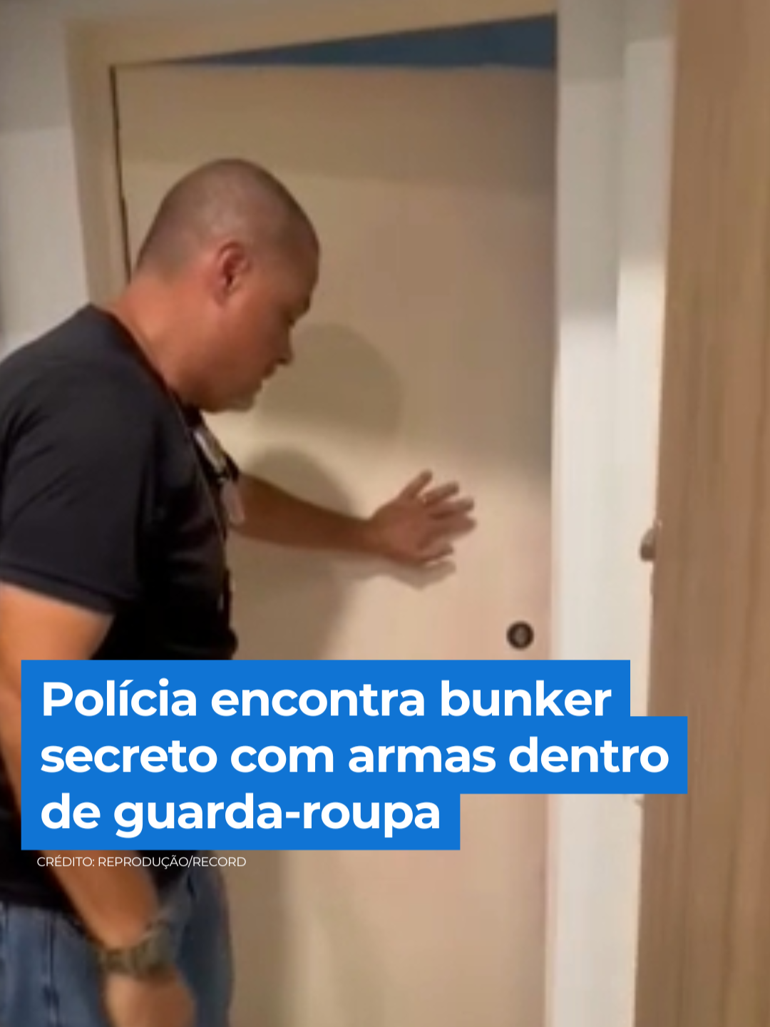 Um bunker subterrâneo é descoberto pela polícia. As armas estavam dentro de um falso armário, em uma casa em Santo Amaro, zona sul da capital paulista. As armas são de um CAC, que é o colecionador, atirador desportivo e caçador. O armamento não estava registrado. O suspeito já foi preso por causa de outras armas irregulares, mas foi liberado recentemente. Agora, está novamente preso e a defesa dele ainda não se manifestou. 👉 Assista à íntegra do #BalançoGeral em R7.com/balancogeral