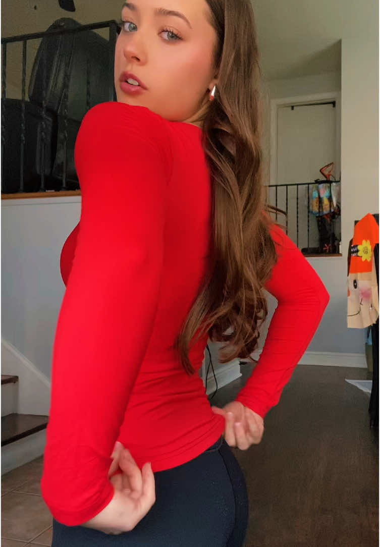 These are such a good quality basic everyone should have in their closet! They are so buttery smooth and so so comfortable! #giftguideforher #holidayhaul #tiktokshopfinds #butterysmooth #butterytops #tiktokshopholidaydeals #fashiontiktok #winterfashion #goodqualitybasics #basicmusthave #closetstaples #closetstaplescollection #affordablebasics #twopack #longsleeveset #comfortabletops #loungewear #versatilefashion #christmaslistideas #giftsforher #giftsformom #giftsforsister 