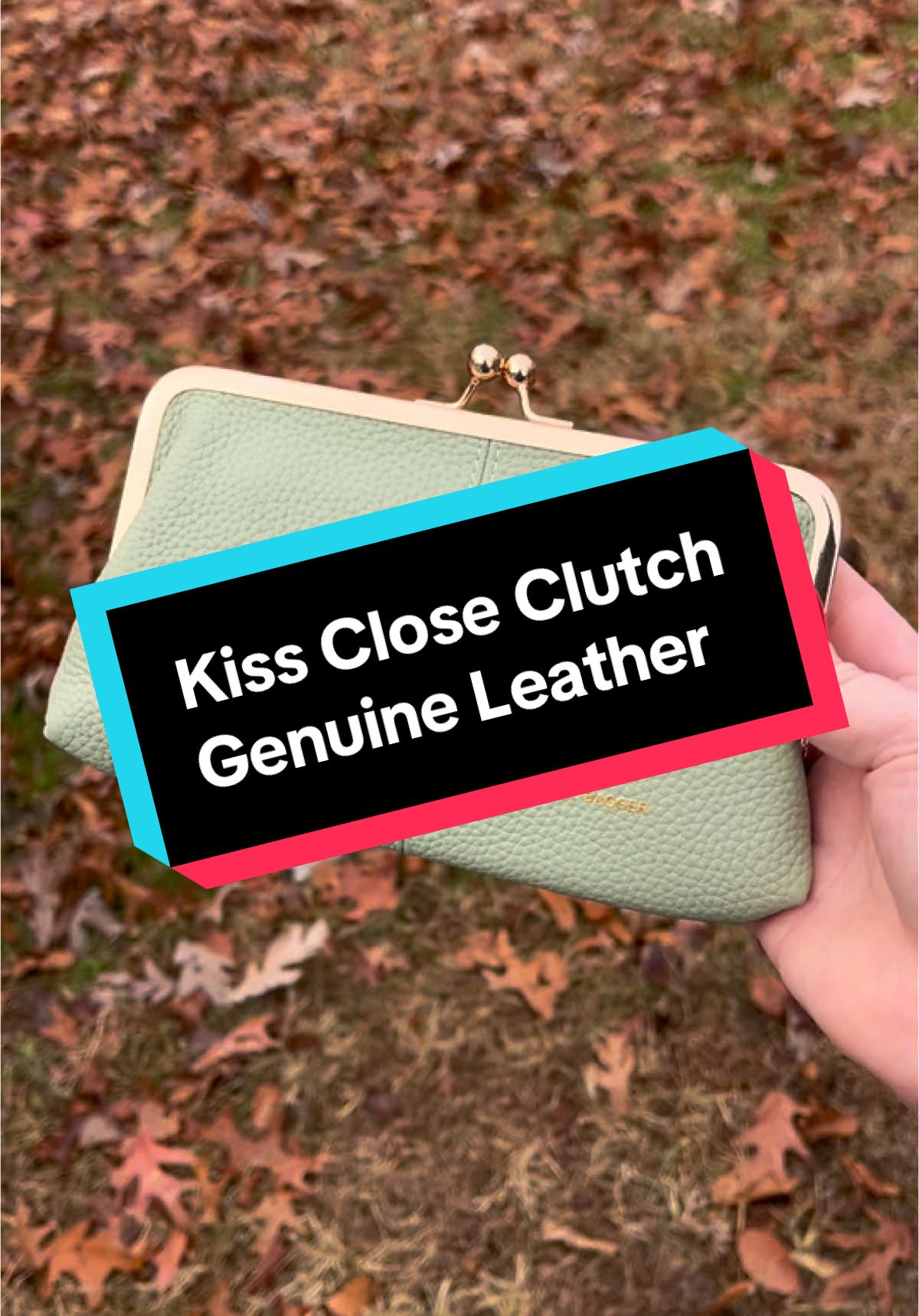 Kiss close clutch #holidayhaul #stockingstuffers #giftsforher #giftideas #genuineleather #royalbagger #multiplecolors #RFID #giftsformom #teachergiftidea #clutch #kisscloseclutch #clutchbag #clutchfashion #wallet #RFIDprotection #womensclutch #holidaycountdown #leatherclutch #leatherwallet #fashionclutch 