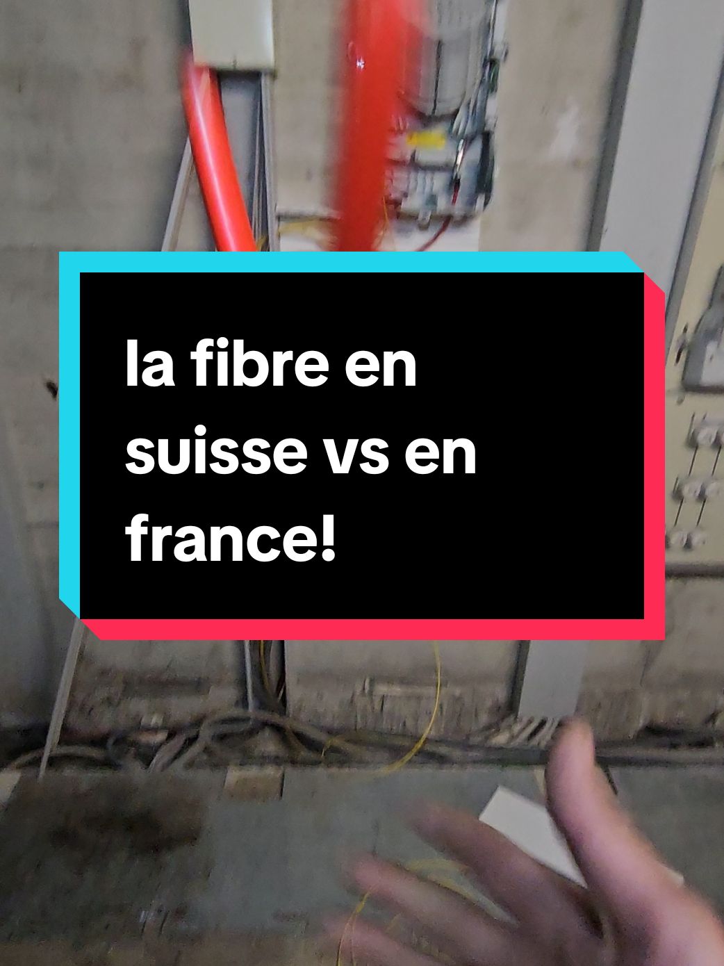 technicien fibre optique frontalier en suisse , je vous fais decouvrir les différences des réseaux ! #fibreoptique #wifi #technicien #technicienfibre #suisse #france #reseaux#opticalfiber 