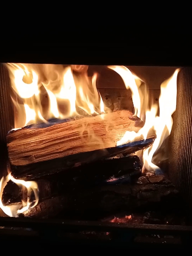 #Burningwood in our Bus. yes finally fitted the #woodburner in the #bus . Endless #butteredtoast and #hot #tea .                                  #buslife #vanlifer  #mobilehome #caravan #holiday #DIY #project #motorcaravan #london #doubledeckerbus #tinyhouse #tinyhouseonwheels #schoolbus #busconversion #schoolbusconversion #livingthedream #conversion #busconversion #decker 