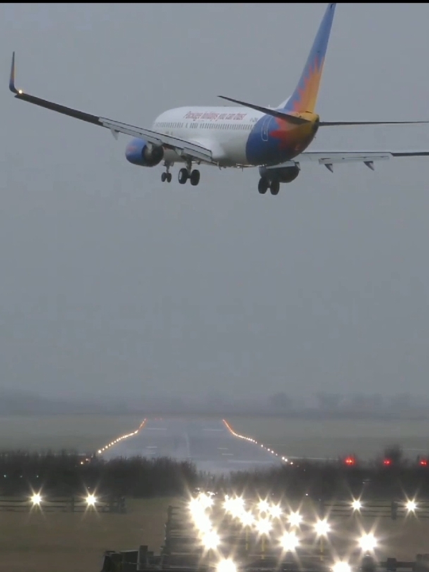 Landing in A Severe Storm 🤯😞😱😭🫡 Omg #viral_video #stormi #landing #aeroplane #airport #foryo #omg #omg 