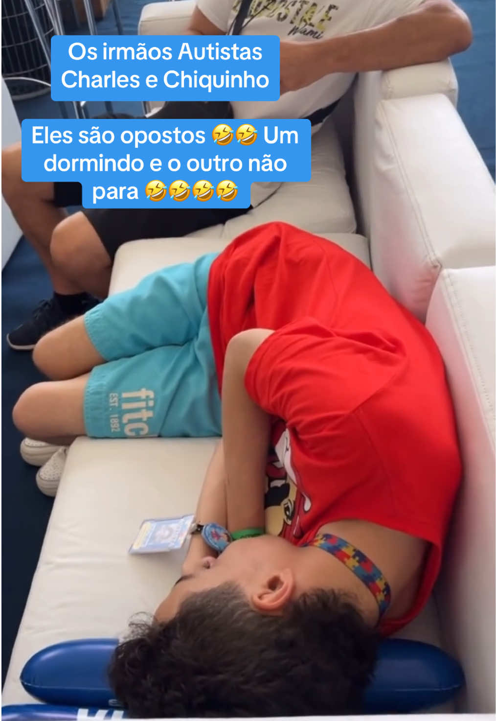 Ontem no Moto1000GP 💙💙 Os irmãos Autistas Charles e Chiquinho.  Enquanto um é tranquilão e está dormindo o outro não para um minuto 🤣🤣🤣🤣 ##fy##viral##tiktok##charlesechiquinho##asmr