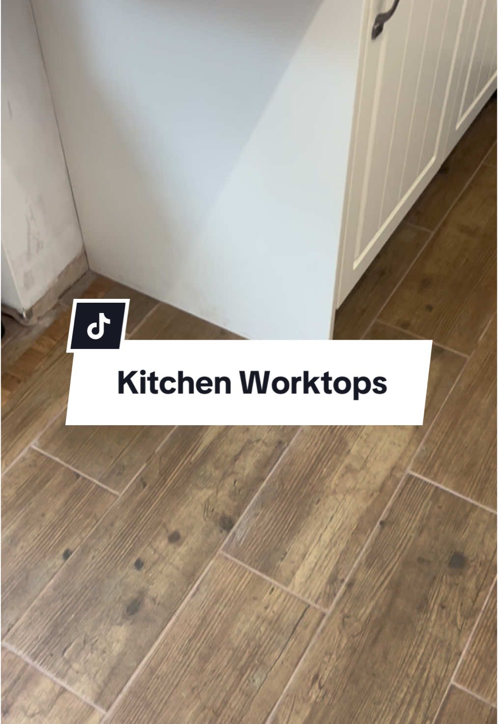 Oak Lamiated worktops fitted in this kitchen.#carpenter #carpentersoftiktok #carpenterlife #chippie #chippiesoftiktok #chippies #chippielife #carpenters #fyp #carpenterwork #chppie #trending #everyone #trendingtiktok #chippy #carpentrylife #trendingvideo 