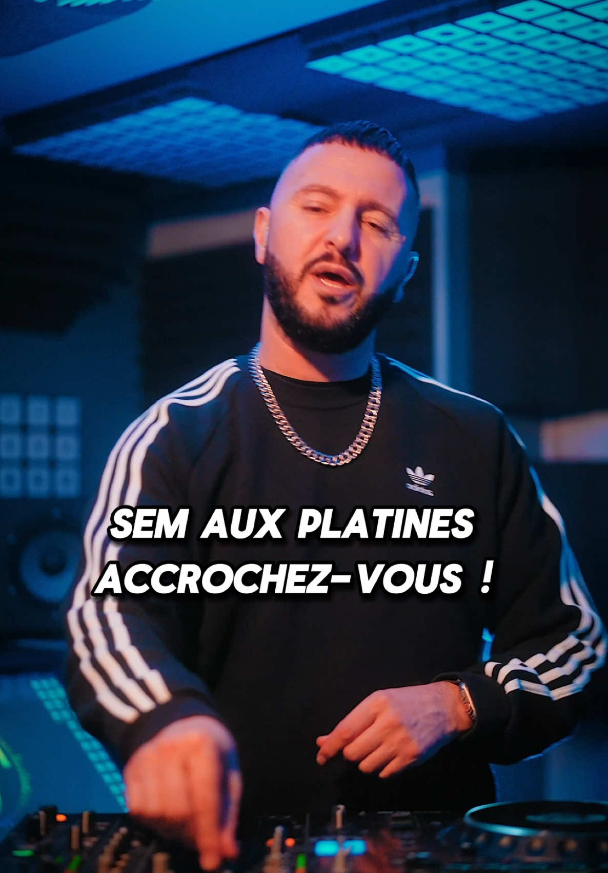 Prêt à décoller ✈️ ? Le mix raï que tu attendais est enfin là ! Partage ton moment préféré en commentaire. ✍️ #pourtoi #foryou #djsem #newmusic #mix #dz #algerie #algeria #dj 