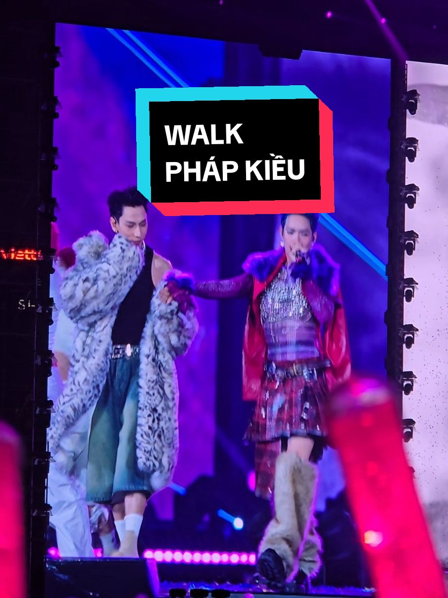 Pháp kiều đeo lens màu mắt cháy rực. bả slay quá chời slay @phapkieubarbz #phapkieu #anhtraisayhihanoi #concertanhtraisayhi #anhtraisayhi #walk 