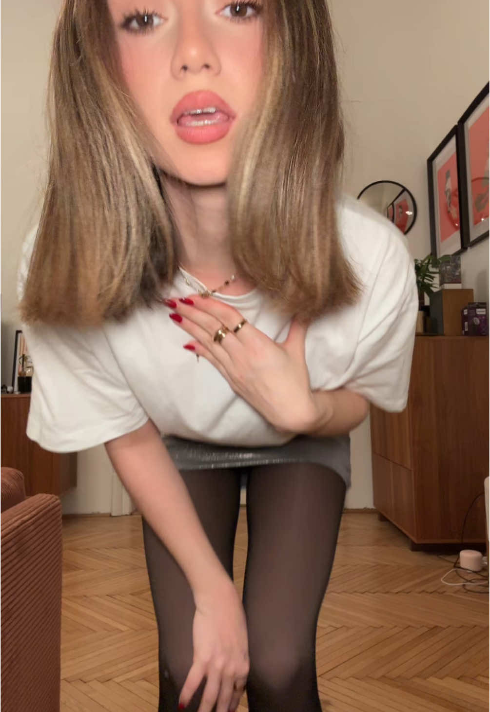 hopped on this song 🙊  #OOTD #fitcheck #skirt #whiteshirt #boots #tiktoktrend #trending #fürdich #foryou #tights #pantyhose #luamaya #kette #schmuck #hairinspo #messy #causeimtoomessy #wien #vienna #lipsync #lipsyncing 