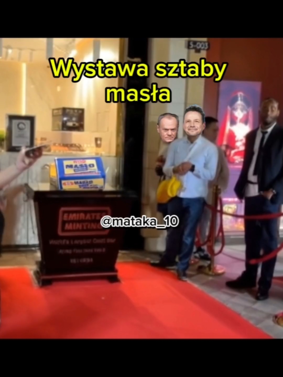 Wystawa sztaby masła w Dubaj #wystawa #masło #memy #humor #dlaciebie #cena #produkt #tegodnia #naczasie #mem #dubai #emirates 