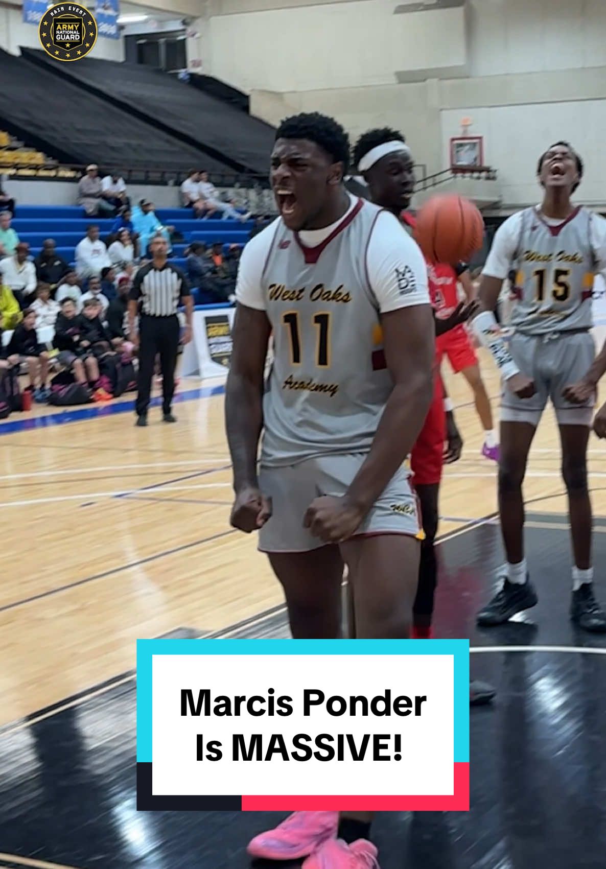 7’0 320lb Marcis Ponder is unstoppable down low… #strictlybball 😂🔥