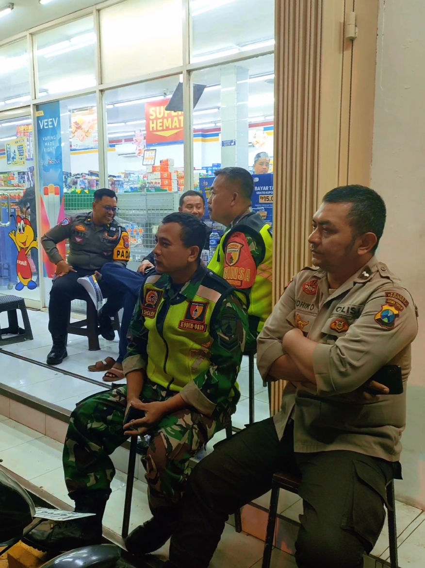 Patroli Cipta kondisi Rawan kegiatan malam hingga dini hari, di wilayah hukum Kab Pasuruan . SIGAP (SIAP JAGA PASURUAN) . #humaspolrespasuruan  #satlantaspolrespasuruan #ditlantaspoldajatim #polantasjatim #poldajatim #humaspoldajatim  #korlantaspolri #humaspolri  #polisiindonesia  #polripresisi #jogopasuruan #jogojawatimur #seputarpasuruan  #infopasuruan #polisibaik #pasuruankekinian  #infobangil