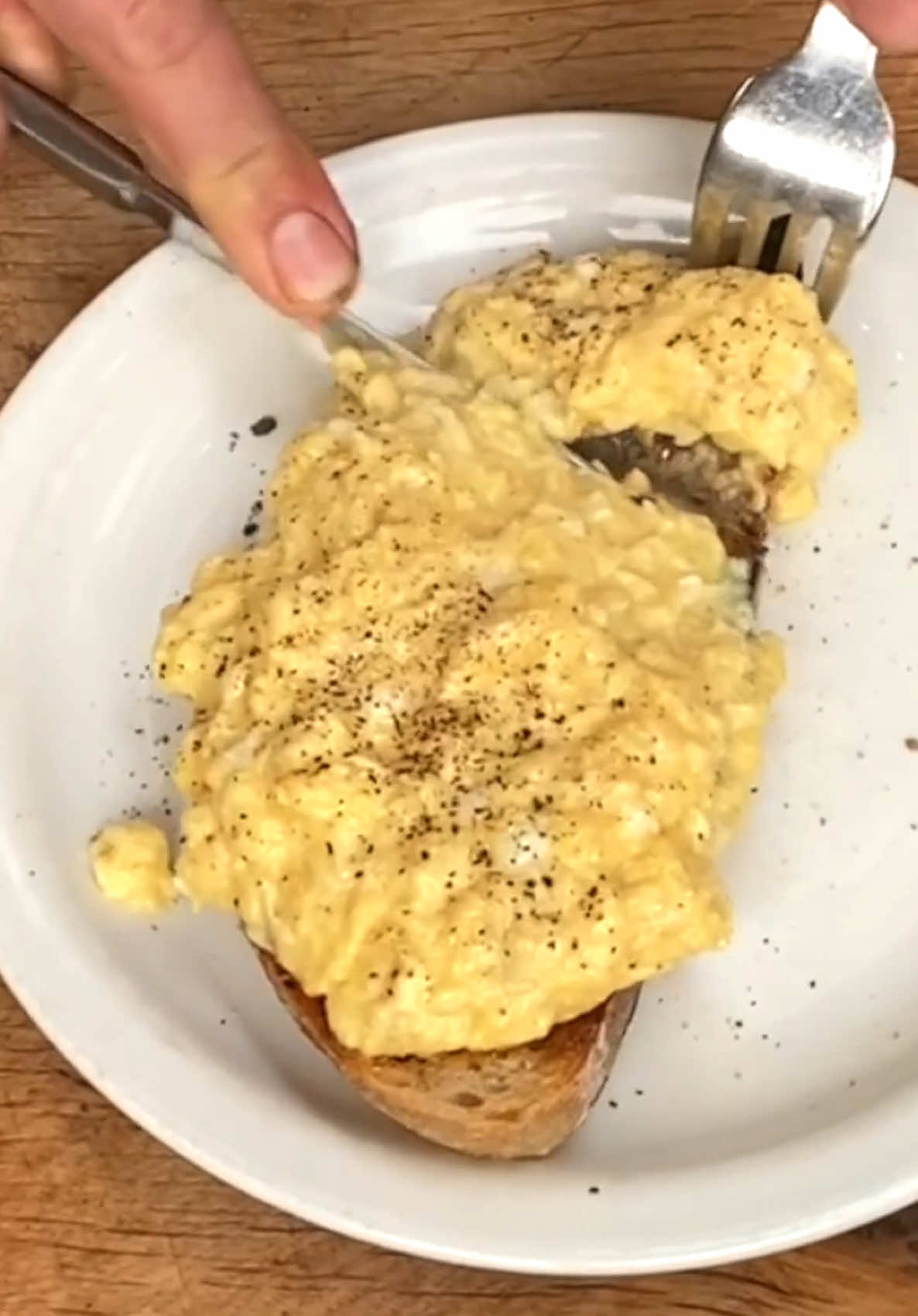 Making THE Perfect Scrambled Eggs 🥚🧈   #eggs #scrambledeggs 