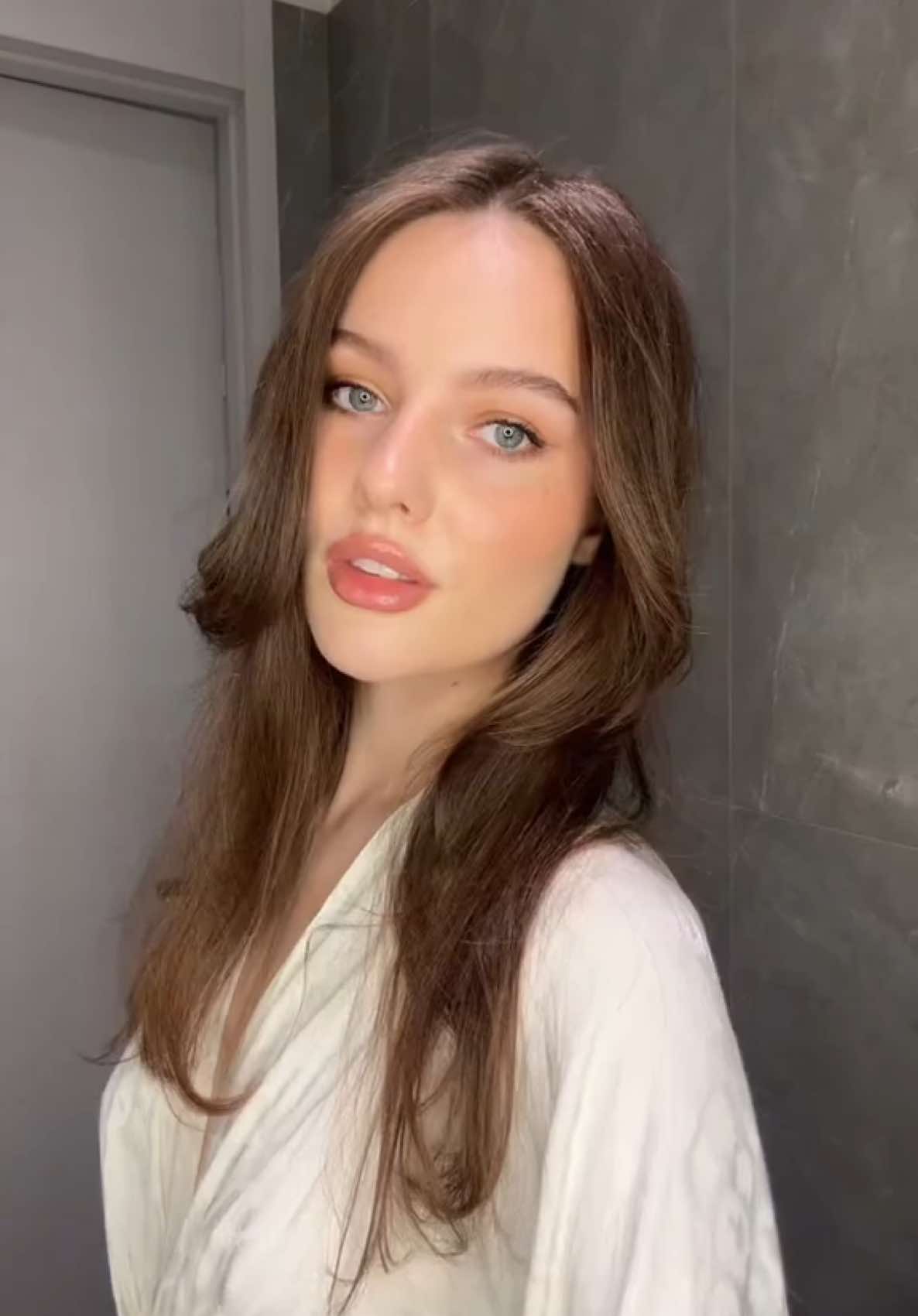 Cinnamon Makeup Tutorial 🥨🥛#rhode #chanel #charlottetilburymakeup #fyp #makeup #trendingvideo 