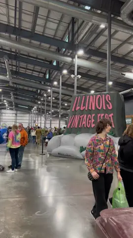 @Illinois Vintage Fest is back this December 14th & 15th at the DuPage County Fairgrounds! You won’t want to miss this! #chicago #dupagecounty #vintage #vintagestyle #vintagefestival #illinoisvintagefest 