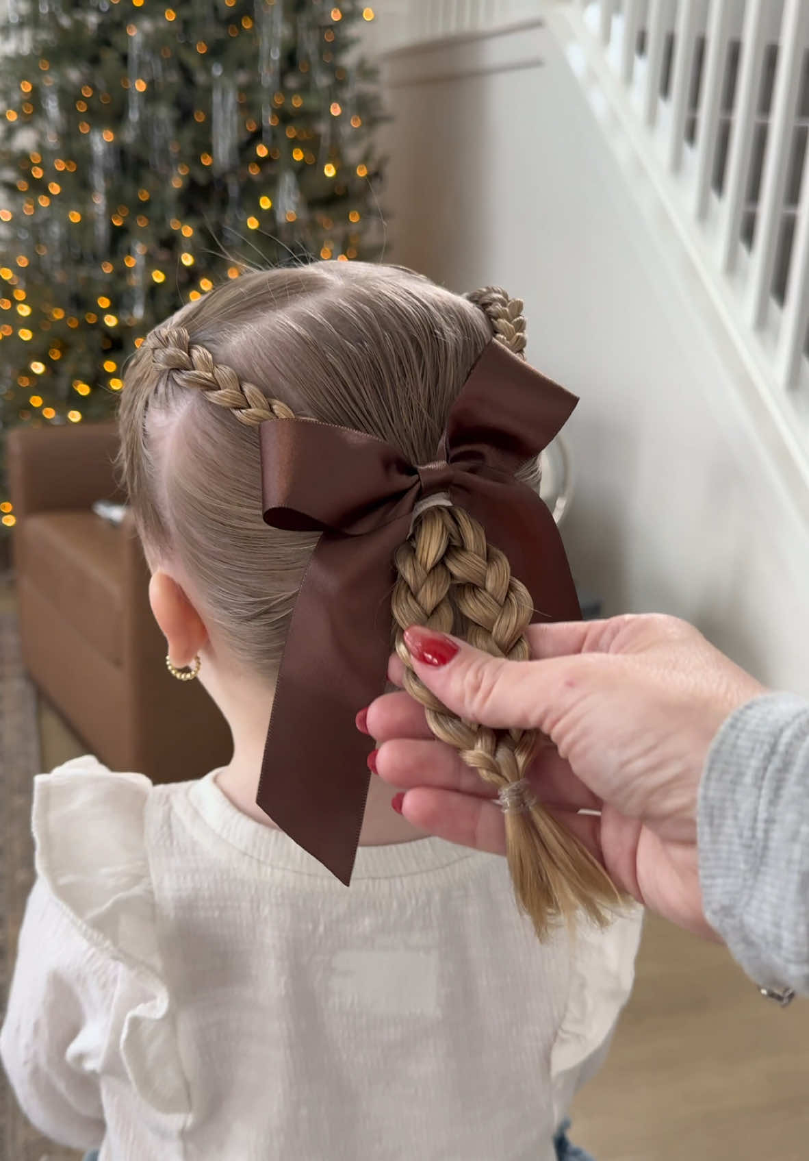 A big girl hairstyle 🤎🥹 #toddlerhair #easytoddlerhair #toddlerhairstyles #toddlerhairideas #holidayhair #christmashairstyle #holidayhairstyle #ribbonbowhairstyle #bowhairstyle #hairideas #hairstyle #hairinspo #hair #viralhair #hairtutorial #toddlerhairtutorial #shorthairideas #kidshairstyles #kidshair #girlshairstyle #girlmom #toddler @Salee Hair 