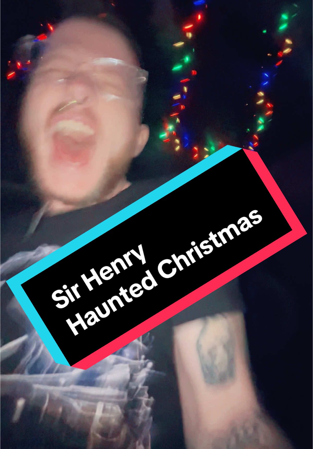 Scared the SOUL out of me! @Sir Henry’s Haunted Trail #sirhenryshauntedtrail #sirhenry #sirhenryshauntedchristmas #christmas #hauntedchristmas #haunt #scarecam #jumpscare #scare #funny #fyp #foryour #foryourpage #mmfwcl 