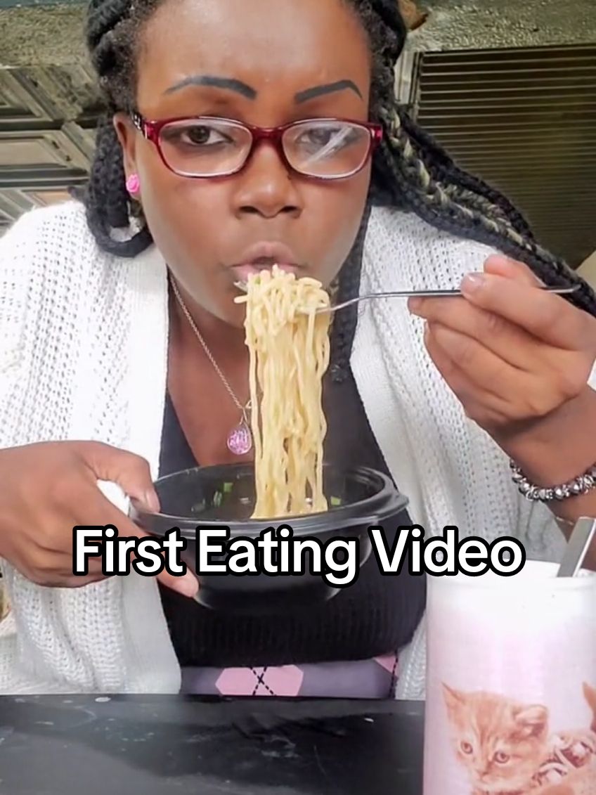 #onthisday My first ever eating video. I'm so proud of myself for taking the leap and believing in who I know I am! Let's not talk about my eyebrows please and thankyou. 🥰