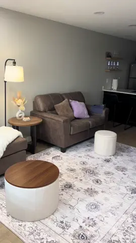 Short term rental turnover! #storytime #airbnb #CleanTok #deepclean #turnover #manhattan #ksu #kstate #football #kansas #rental #vrbo #shorttermrental 
