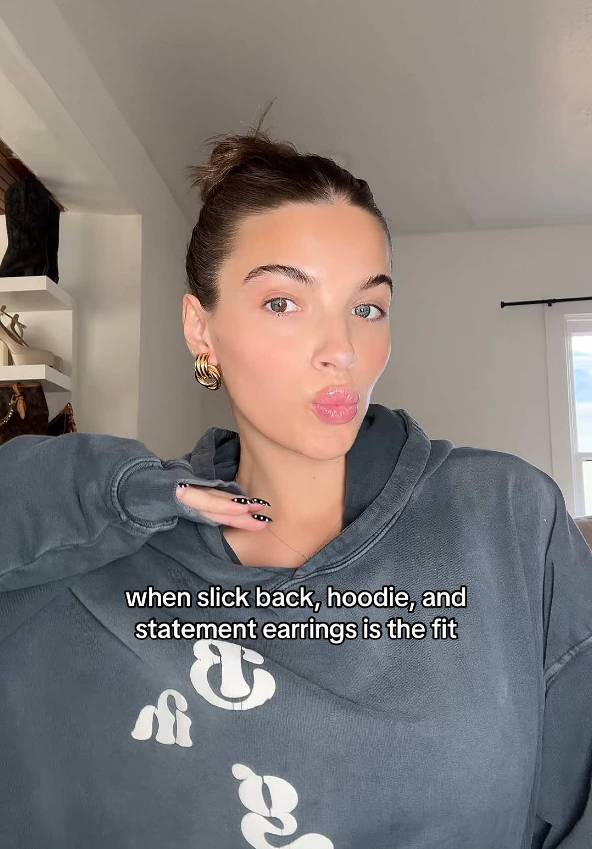 I can finally wear my hair slicked back again 🥰🥰 #slickbackbun #slickback #hoodie #hair #hairtutorial #asmr #hairtok @HEAVEN MAYHEM @Dae Hair @ANINE BING OFFICIAL 