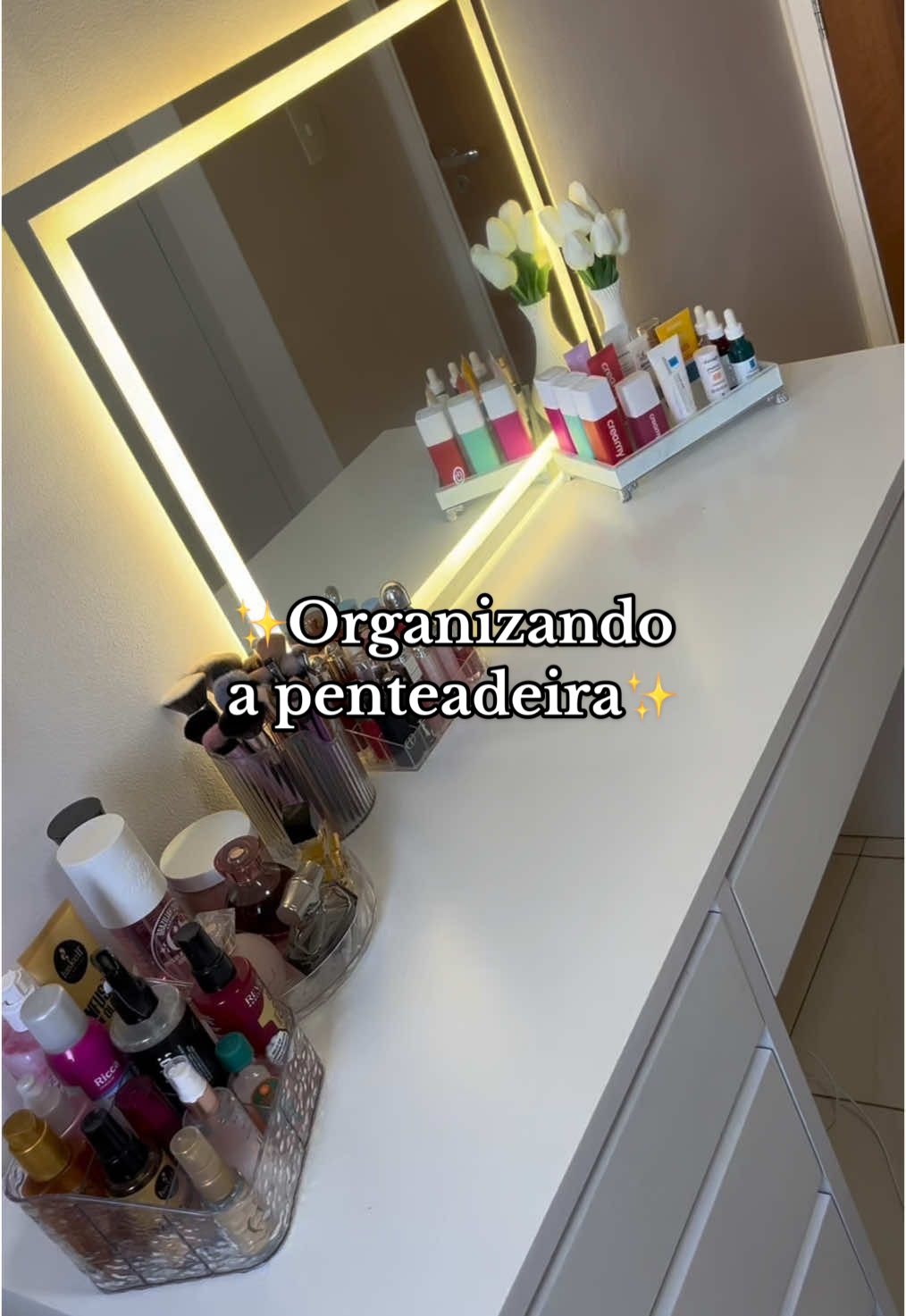 Organizando a penteadeira 🫶🏻✨ #belezatiktok #penteadeira #organizandopenteadeira #BeautyTok #organizacao #fypp #asmr #asmrbeauty 