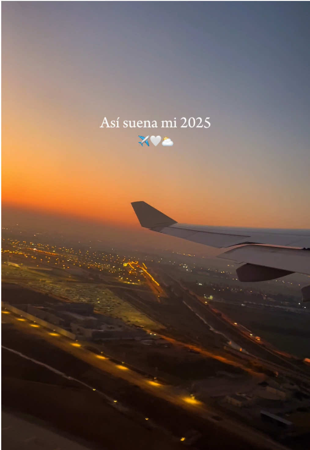 Que el 2025 esté lleno de viajes ✈️🌍🤍✨  #2025 #travel #avion #airplane #viajarporelmundo #tiktoksdeviajes #viajar #aeropuerto #airport #travellifestyle 