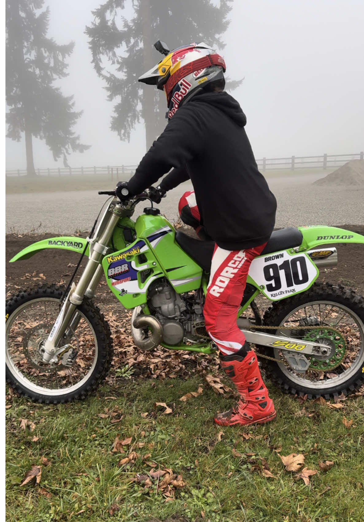 1998 KX500 walkaround 🤠 What is the best bike that Kawasaki has produced? Check out my previous video to see this beast in action 🔥 @Red Bull Motorsports @Red Bull @MotoSport.com #KX500 #kawasaki #2stroke