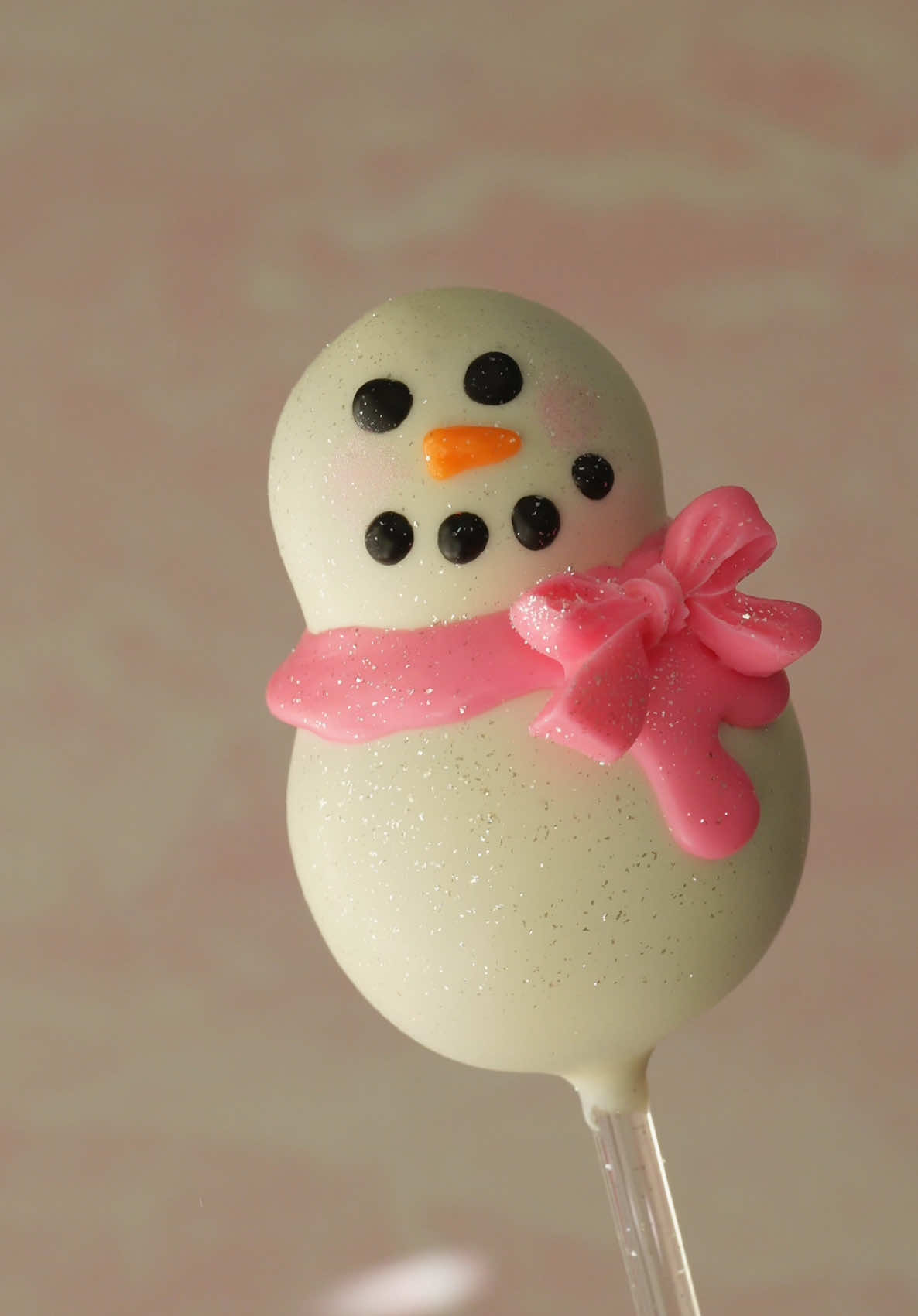 Snowgirl Cake Pop ❄️💕 #cakepops #christmastreats #christmasdessert #christmasbaking #fyp 