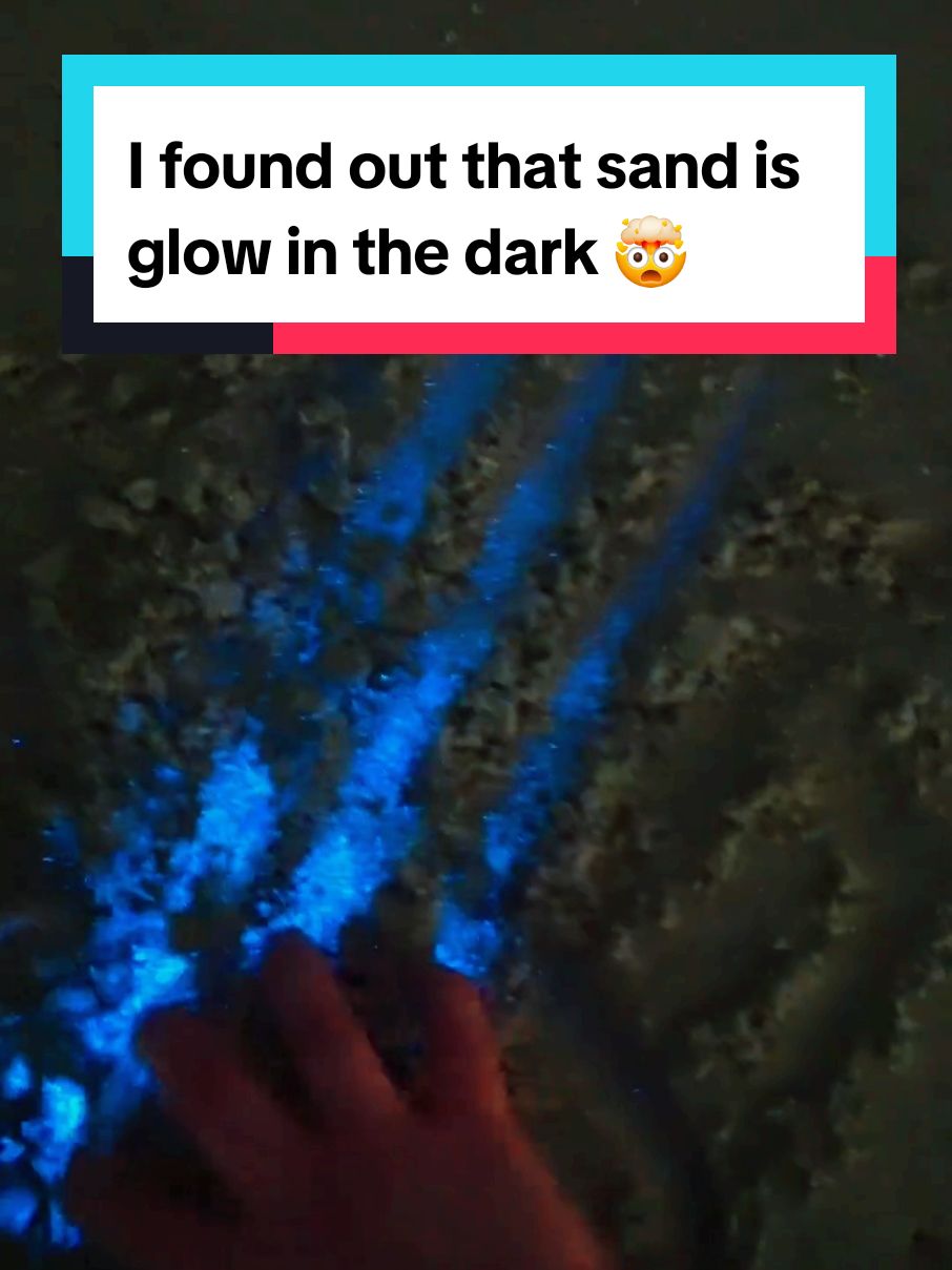 I found out that sand is glow in the dark 🤯 #nature 