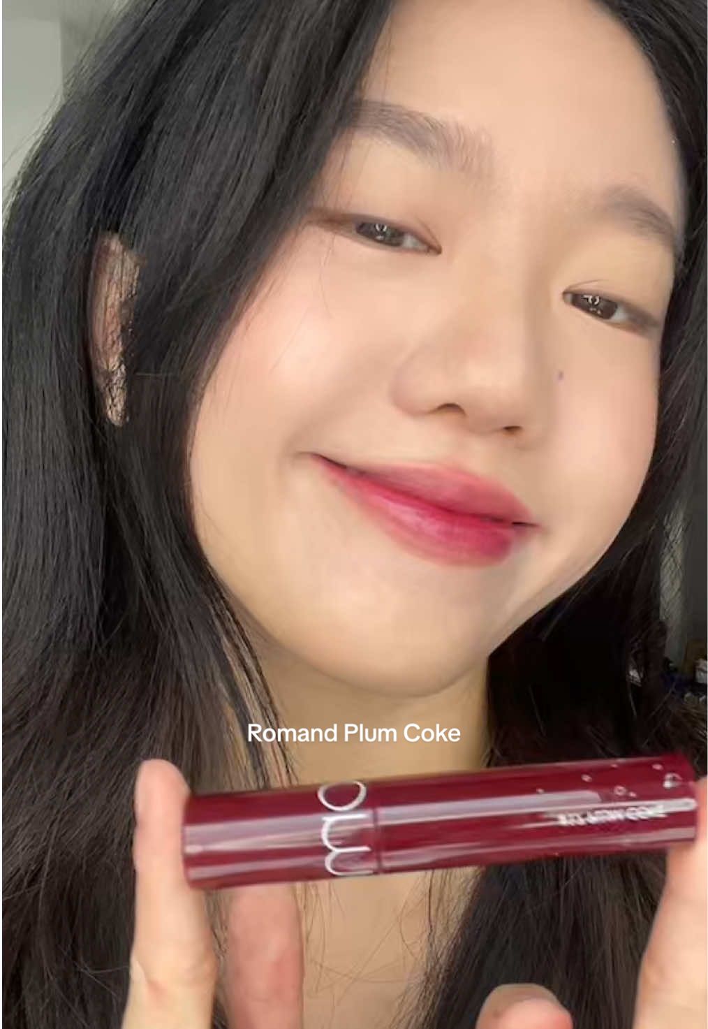 If you need 1 lippie for this holiday season🎅🏼💃🏻@Rom&nd US @롬앤 romand #kbeauty #koreanmakeup #romand #liptint #liptintviral #fyp #juicylastingtint #creatorsearchinsights 