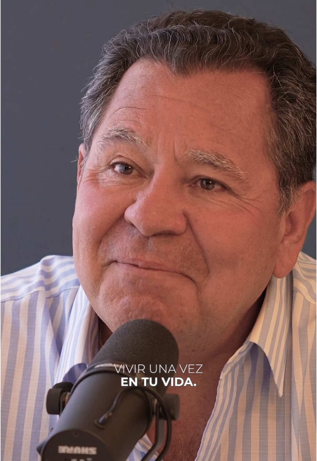 Carlos Añaños, fundador de Grupo AJE en Era Digital Podcast 🎙️💯 Cómo empezó y creció una de las empresas más exitosas salidas de Latam. 10+ Marcas, 40 Fábricas y 27 Países en 30 años. Capítulo completo por Youtube, Spotify y Apple Podcasts. Link en bio🎙️🎙️ Conversamos de: - Su primer emprendimiento a los 8 años - Los inicios de AJE - Claves de comercialización de productos - Estrategia de AJE para ganar mercados - Internacionalización - Momentos de crisis - El enemigo que gastó 5 Billones en intentar quebrarlos - Consejos para empresarios jóvenes - Su negocio más reciente: Tiyapuy - Su visión para Perú y Latam - El mayor problema del Perú - Qué significa la felicidad para el  Y mucho más… Capítulo completo por Youtube, Spotify y Apple Podcasts. Link en bio🎙️🎙️