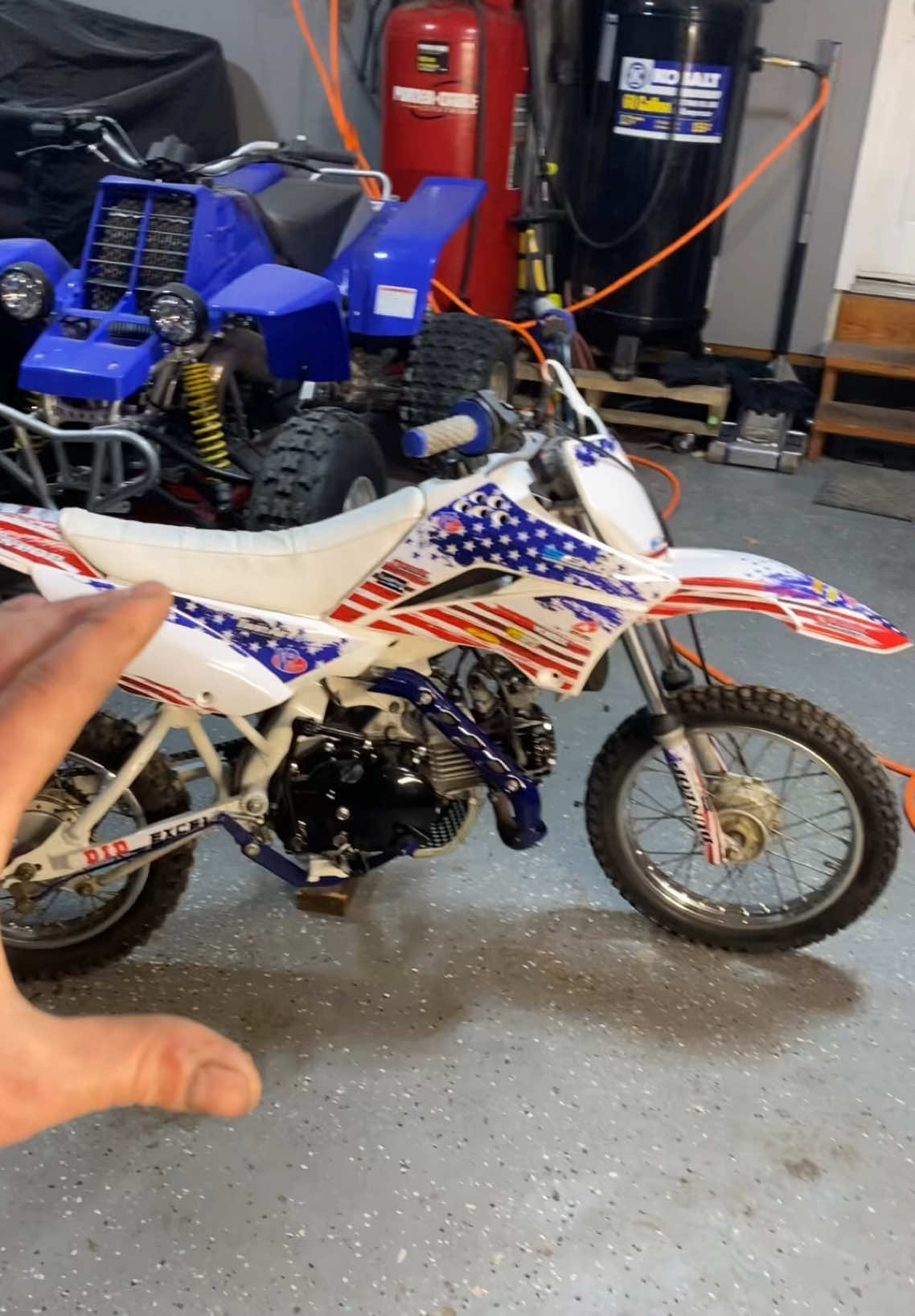 Installing the klx110 graphics #dirtbike #moto #mx #graphics #motorcycle #klx #110 #mechanic #fyp 