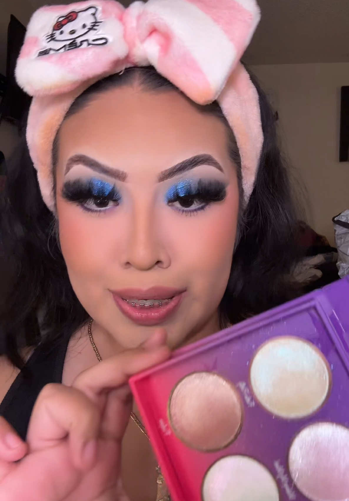 My all time favvv highlight @Beauty Creations Cosmetics ✨🩷 BRATZ #highlight #makeup #musthaves #ttshopdeals #bratzdoll #bratzmakeup #bratzcollector #bratzmovie #beautytips #beautycreations #girlytok #girlythings #bakedhighlighter 