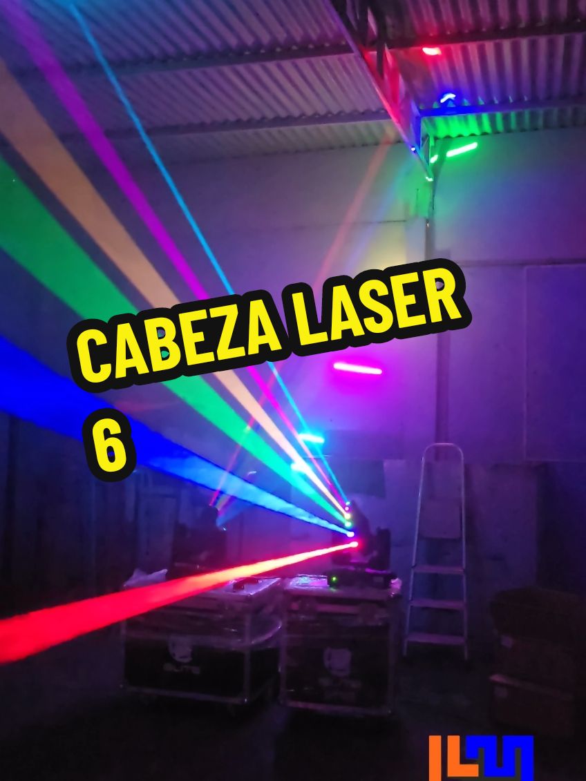 CABEZA LASER DE 6 RGB  🎇 ¡Novedad en LIGHTS MAN Perú! 🎇   Presentamos nuestras cabezas móviles láser RGB 6 robóticas, diseñadas para sorprender en cualquier evento:   ✨ 6 Punteros Láser: Proyectan efectos deslumbrantes que cambian de colores.   🎵 Movimiento Rítmico: Sincronización perfecta al ritmo de la música.   🎛️ Control DMX Slave: Máxima personalización y facilidad de integración con otros equipos.   💡 Alta Potencia: Ideal para discotecas, conciertos y eventos.   ¡Lleva tus shows al siguiente nivel! Escríbenos para más información o visítanos en Jirón Paruro 1288, 206 y 207  Lima.   📦 Enviamos a todo el Perú.