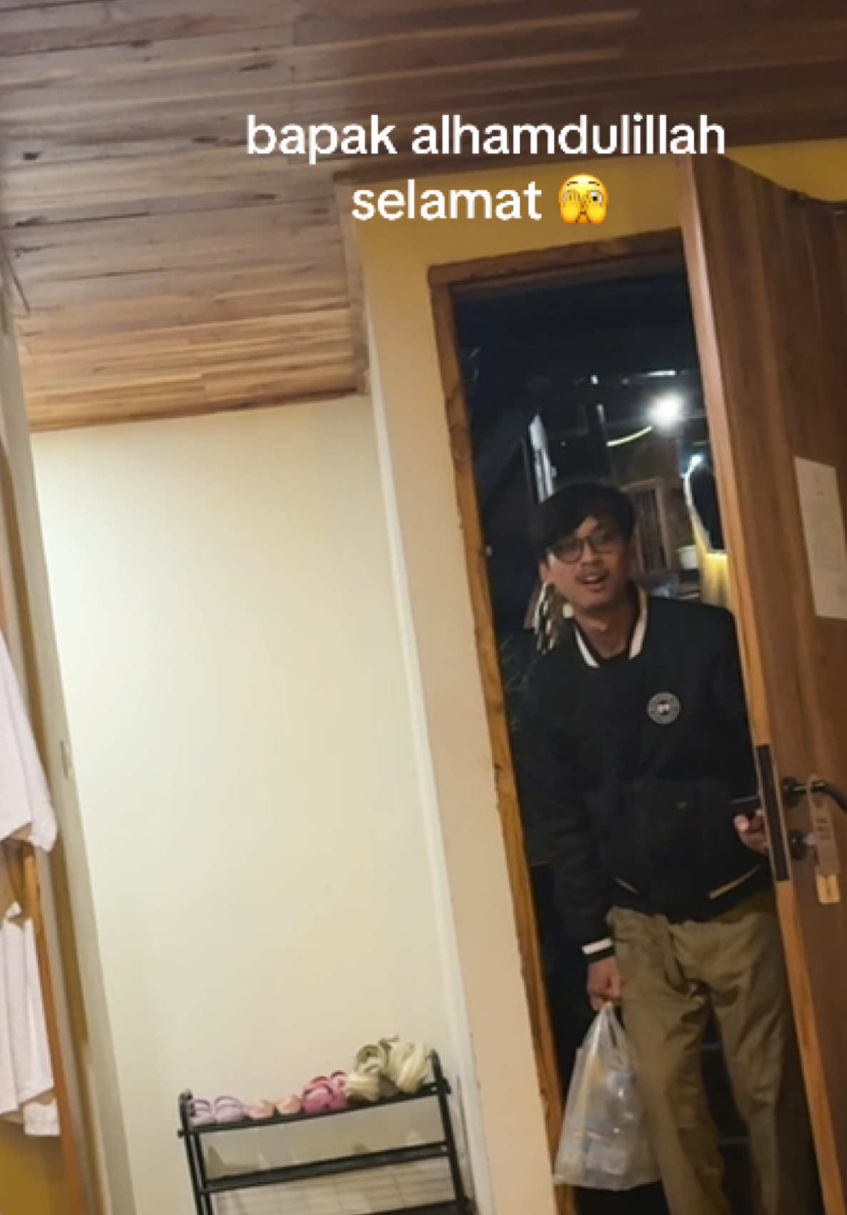 Takut bapak di makan monyet bromo 🤭