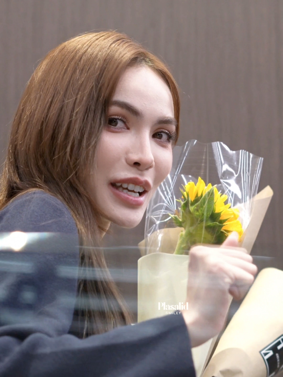 รักชาล็อตนะคะ แวะมาเติมความรักเร๊วว #ชาล็อตออสติน #CharlotteAustin #อิงล็อต #englot @Charlotte A. 