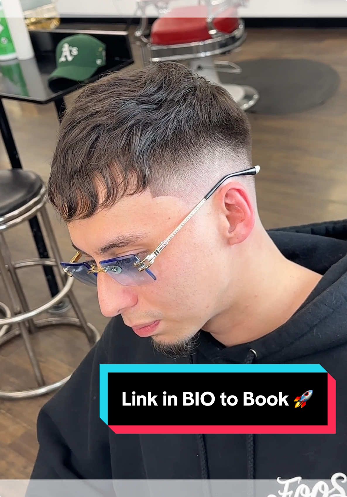 I felt so sick today I almost didnt edit the video! 🤒 but here it is! A little late but better late than never 🙏🚀 • • LINK IN BIO TO BOOK YOUR NEXT HAIRCUT APPOINTMENT 💈🙏  • #midfade #fringe #hairtok #hair #hairstyle #haircut #barber 