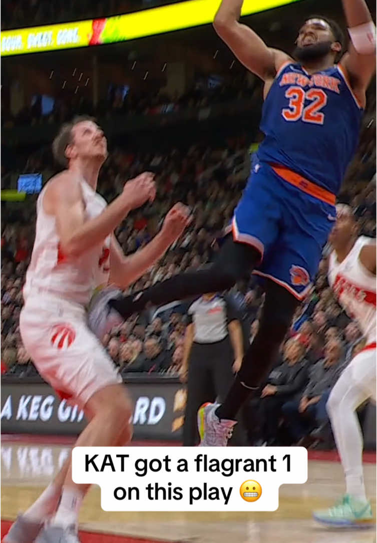 Yikes 👀 #NBA #basketball #knicks #raptors #karlanthonytowns 