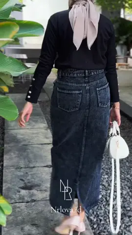 Gausah diraguin lagi secakep ini mana bahannya nyaman banget dipake seharian😭🔥#outfit #rokjeanskekinian #rokhighwaist #outfitideas #outfitcheck #outfitinspiration #rokkoreanstyle #rokspanpanjangpremium 