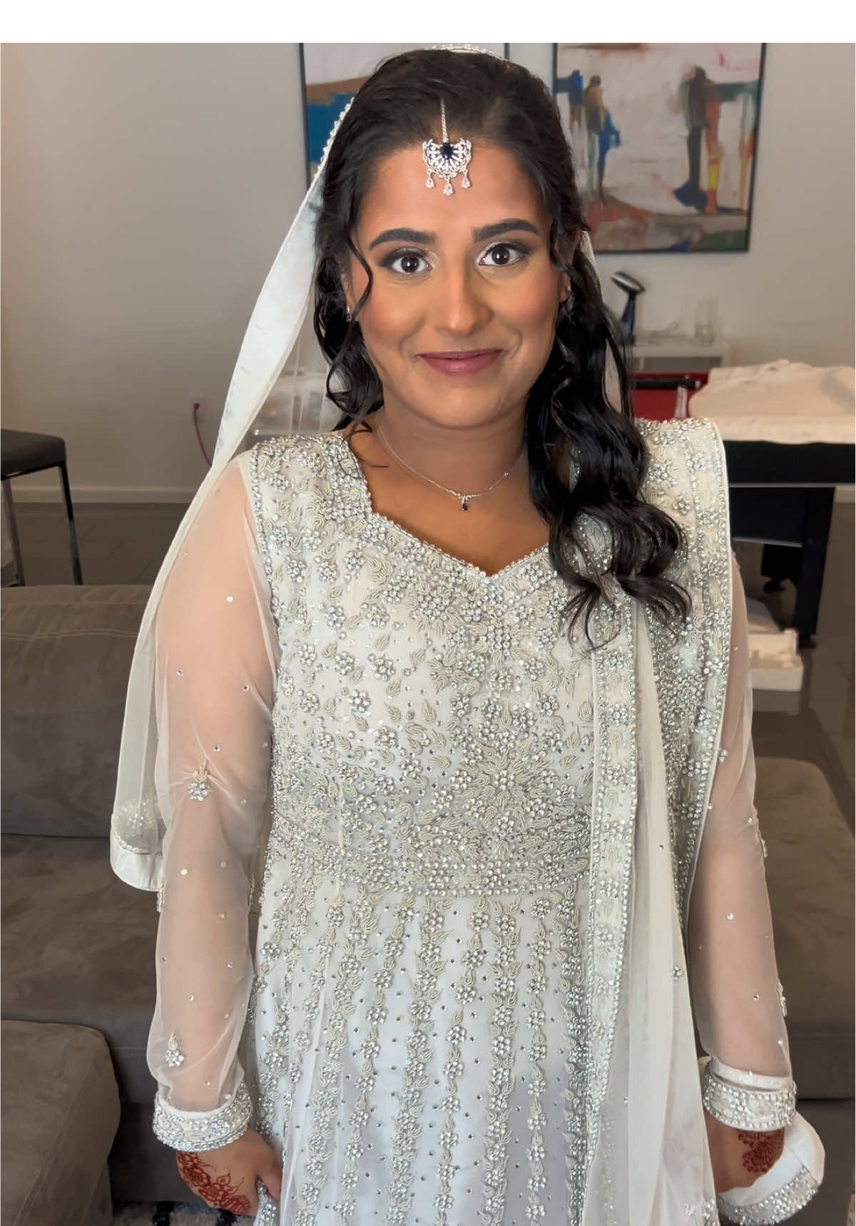 Gotta Love a Monday #wedding ❤️👰🏻‍♀️ #mondaymakeover #pakistanibride #bridaltransformation #beforeandafter #southasianbride #glammedup #weddingvibes #bridalbeauty