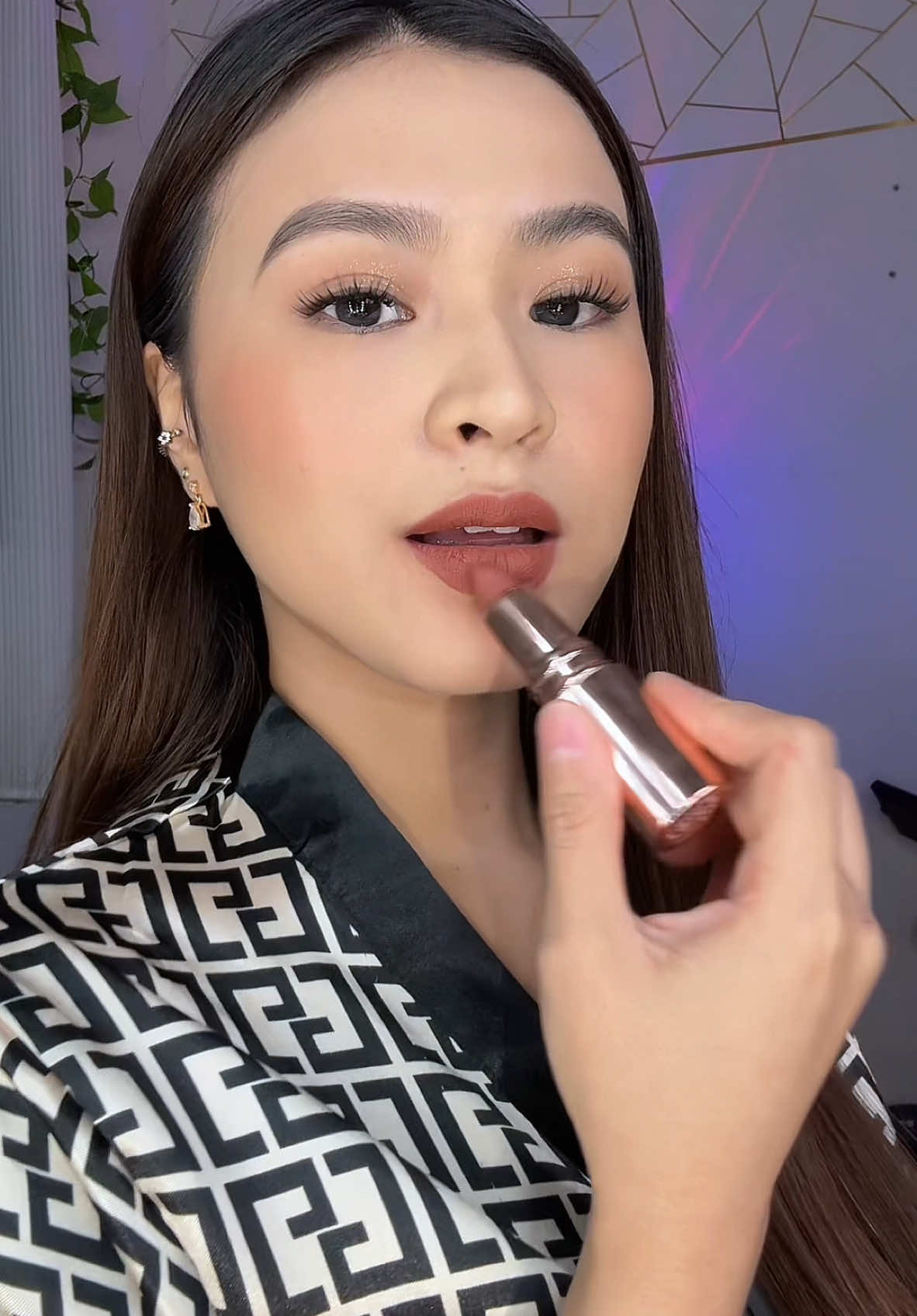 M21 the best para sa morena😍♥️ #otwoo #otwoophbeauty #otwoolipstick #mattelipstick 