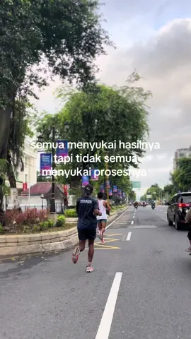 sukai prosesnya juga dongg #pelarikonten #pelarisiput #binsik #atletik #lari #interval #abcdrill #pace3 #pace2 #casis #atletikindonesia #longrun #marathon 